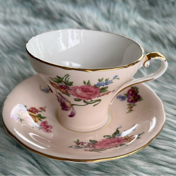 Vintage Ainsley Tea Cup and Saucer. - Picture 3 of 11